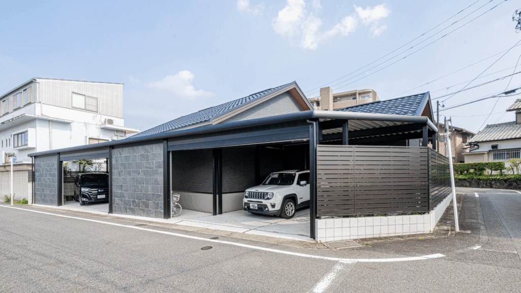 デザインに溶け込むカーポート