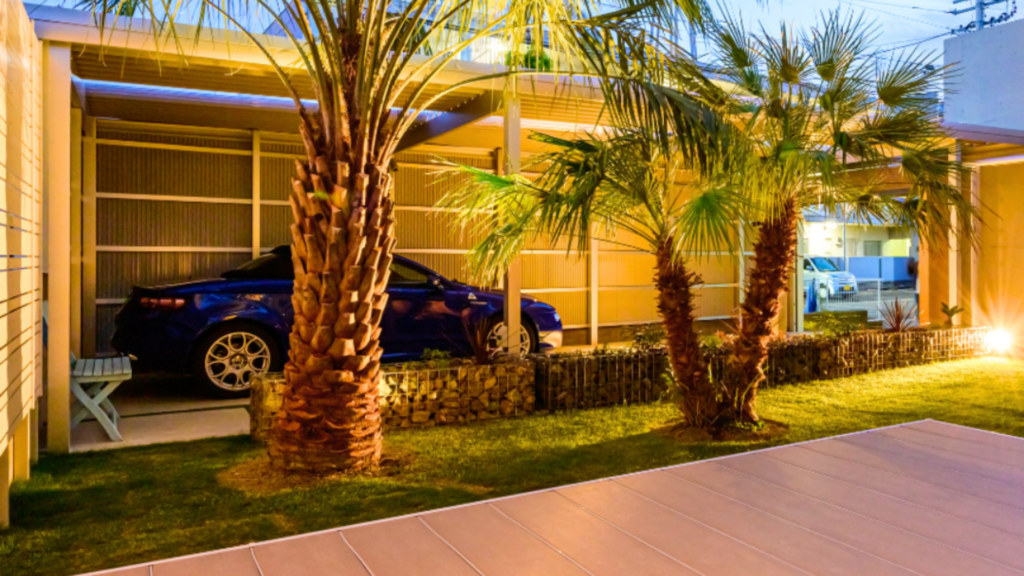 岐阜の外構・エクステリア専門店ラウレア　おしゃれ　かっこいい　素敵　庭　ココスヤシ　ヤシの木　カーポート　駐車場