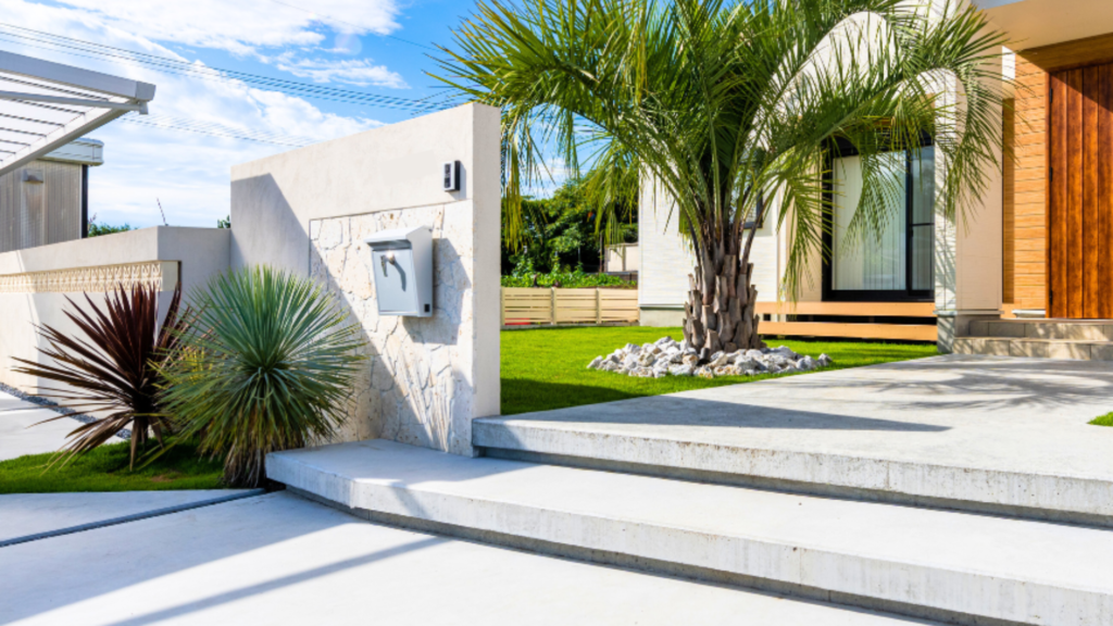 岐阜の外構・エクステリア専門店ラウレア おしゃれ かっこいい 素敵 庭 ココスヤシ ヤシの木 玄関 アプローチ