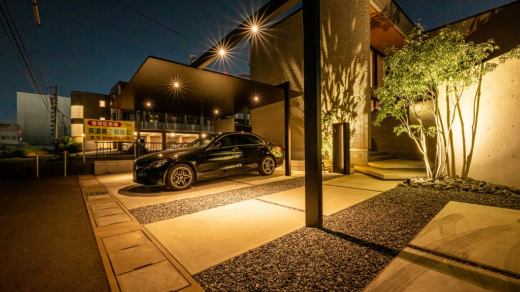 岐阜の外構・エクステリア専門店ラウレア おしゃれ かっこいい 素敵 庭 ココスヤシ ヤシの木 リゾートスタイル ホテルライク 高級 豪華 ラグジュアリー カーポート 駐車場